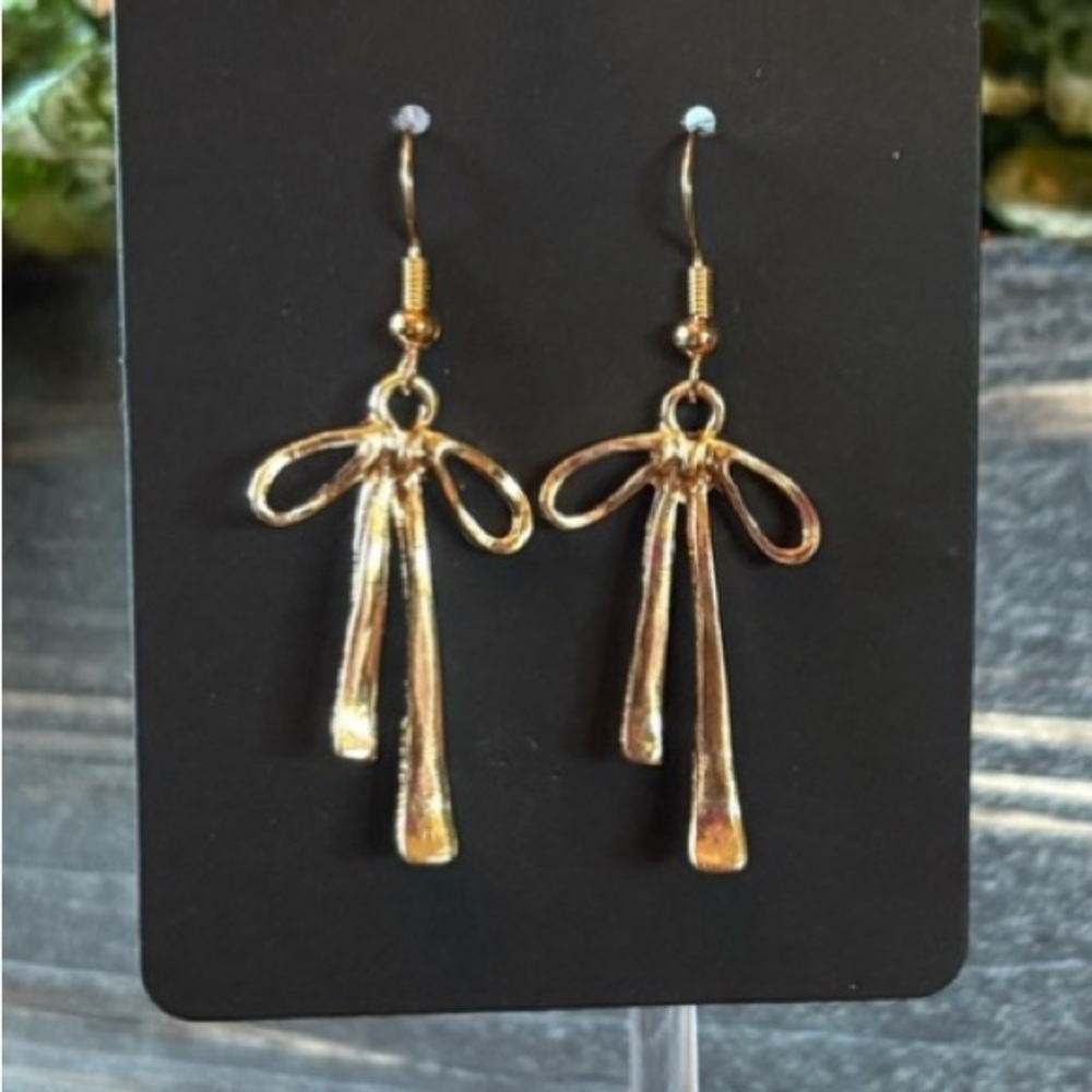 ♥️💖 Gold Coquette Bow Earrings Holiday Glam NWT